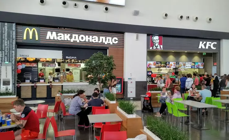 Вкусно и точка новосибирск. Галерея Новосибирск Макдоналдс. Площадь Маркса Новосибирск Макдоналдс. Макдоналдс 3 Парковая улица.