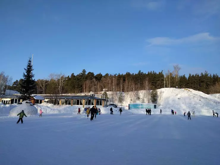 Каток горячий ледовый горячий. Заельцовский парк в Новосибирске каток. Каток горячий лед Новосибирск. Горячий лёд Новосибирск Заельцовский парк. Каток горячий лед в Заельцовском парке Новосибирск.