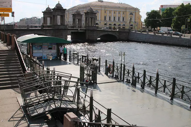 Причал у моста Ломоносова. Причал мост Ломоносова Санкт-Петербург. Фонтанка 53 причал. Иоанновский мост причал номер 1.