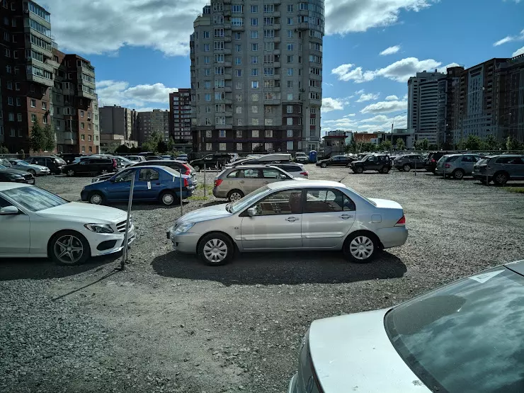 Парковка спб новости. Заброшенные элитные авто в паркингах Питера. Парковка Гулливер СПБ. Стоянки автозаводов. Центральная штрафстоянка СПБ.