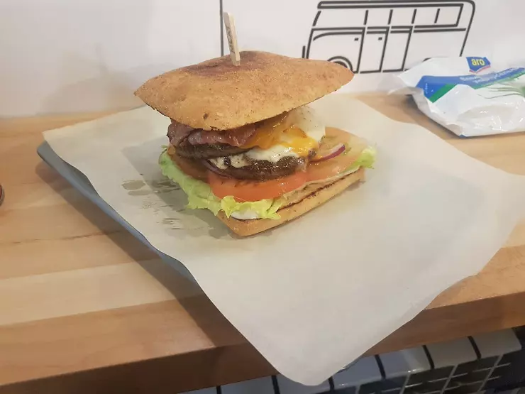 Jam burger ростов. Бургерная Красноармейск. Бургеры Красноармейск. 100 Бургер Ростов на Красноармейской. Бургеры на Ленина Ростов на Дону.