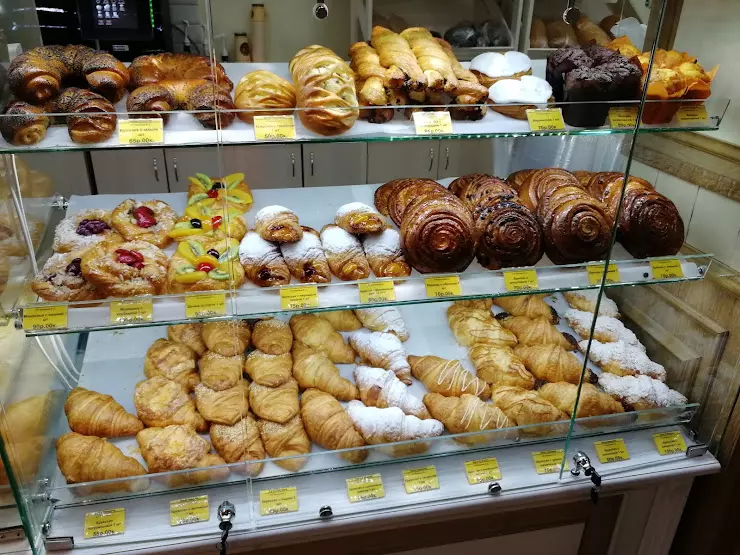 Layerz bakery новослободская ул. Французская пекарня. Французская пекарня Москва. Французская булочная Кострома.