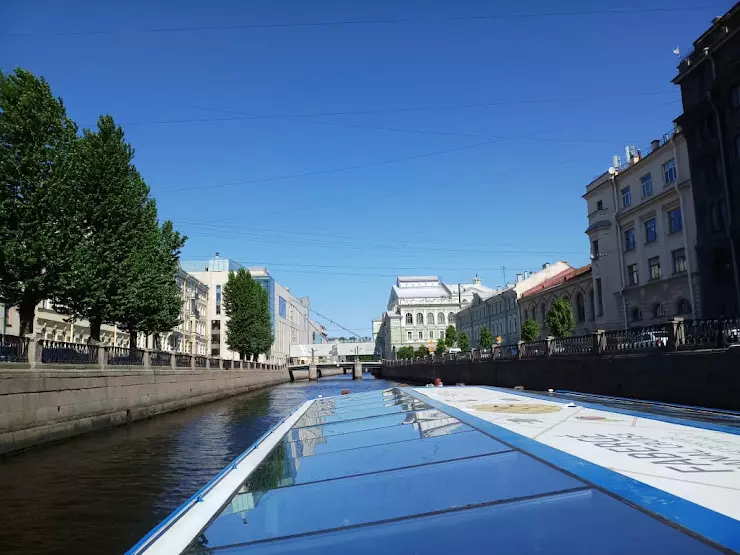 Петербургское ш 62. Карловы вары колоннада. Карловы вары набережная. Колоннады в Карловых Варах. Санаторий колоннада Карловы вары.