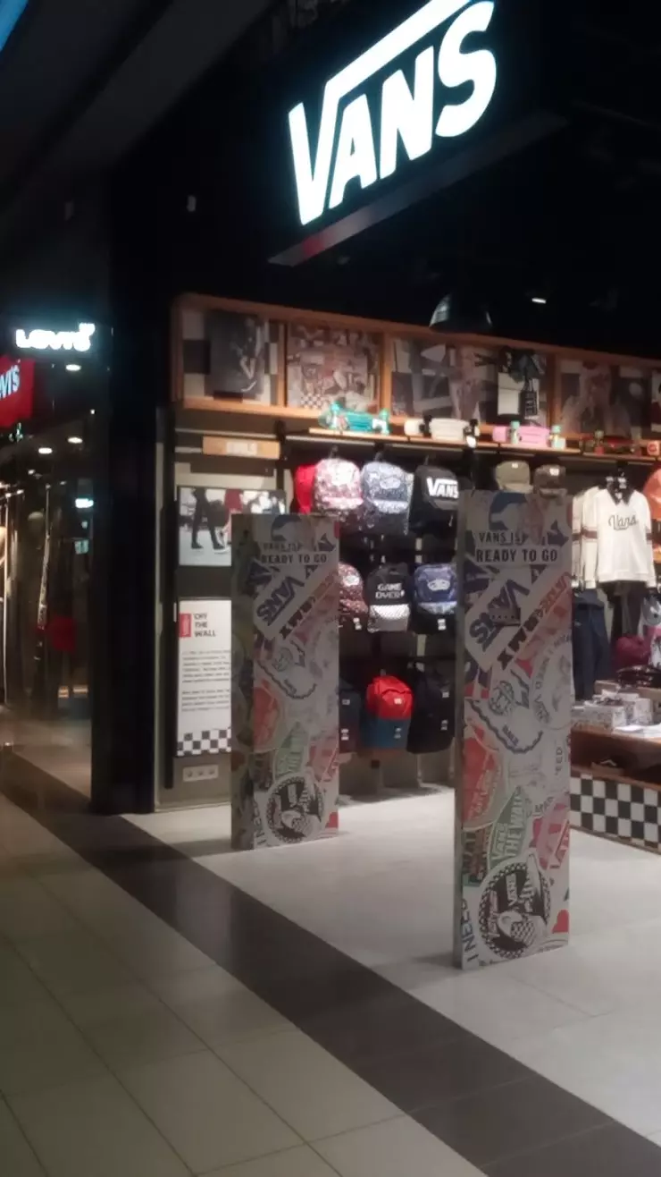 Vans store store near my location