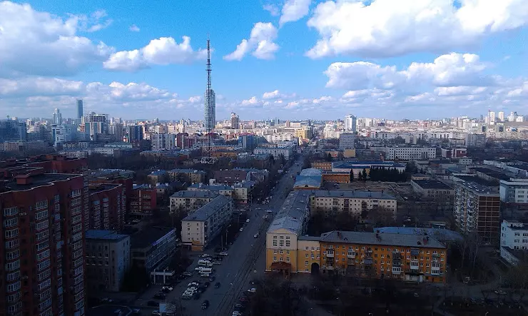 Октябрьском районе екатеринбурга. Октябрьский район Екатеринбург. Луначарского 220 Екатеринбург. Екатеринбург Луначарского район. Достопримечательности Октябрьского района Екатеринбурга.