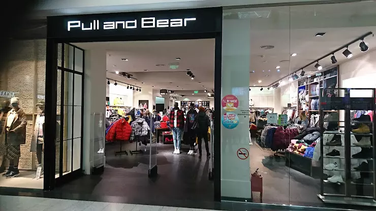 В Красноярске на месте Pull & Bear открылся магазин одежды DUB