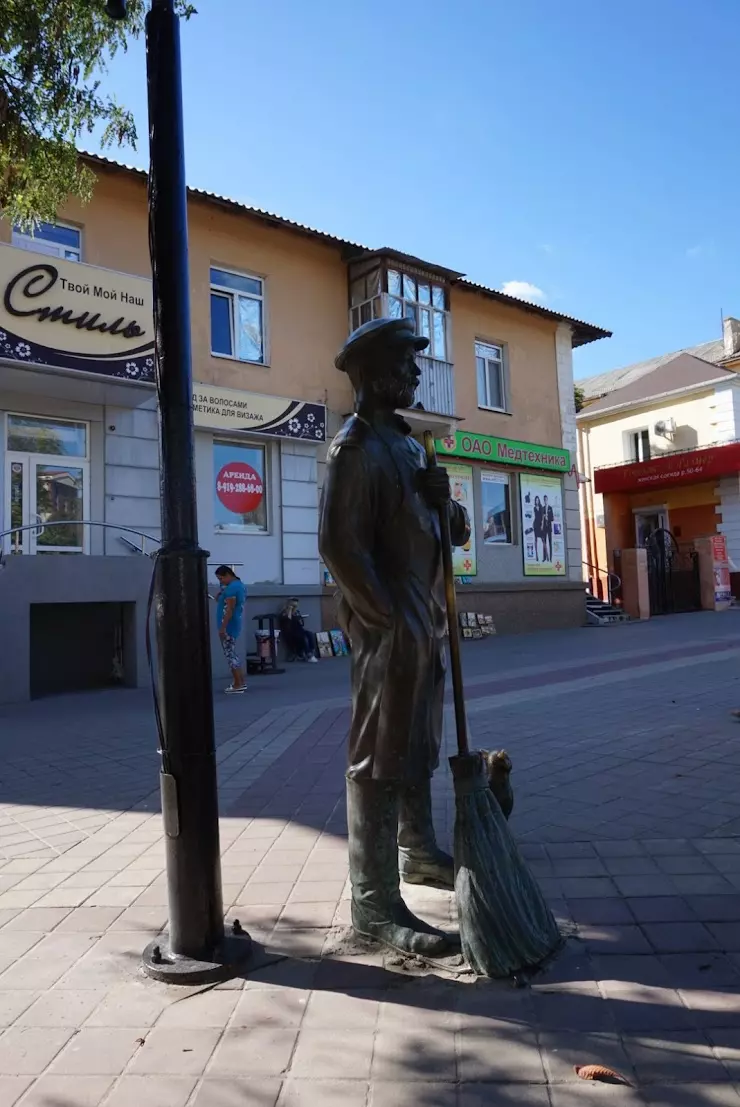 Памятник Дворнику в Белгороде, Народный б-р - фото, отзывы 2024, рейтинг,  телефон и адрес