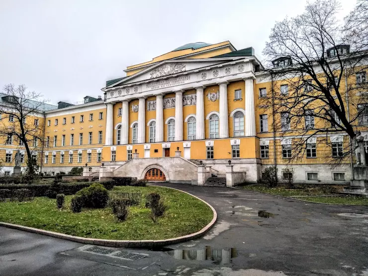 Мгу на моховой. ИСАА МГУ здание. Московский институт Жилярди. Москва улица Моховая ИСАА МГУ. Здание Московского университета Жилярди.