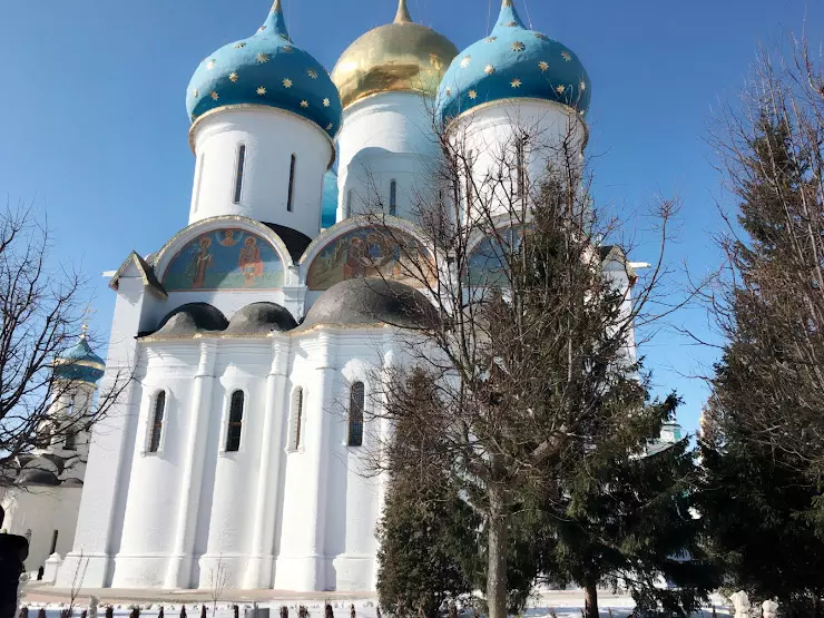 Сергиева лавра лавка. Троице-Сергиева Лавра церковная Лавка. Церковная Лавка Сергиев Посад Лавра. Сергиев Посад церковная Лавка. Церковная Лавка в Лавре Сергиев Посад.