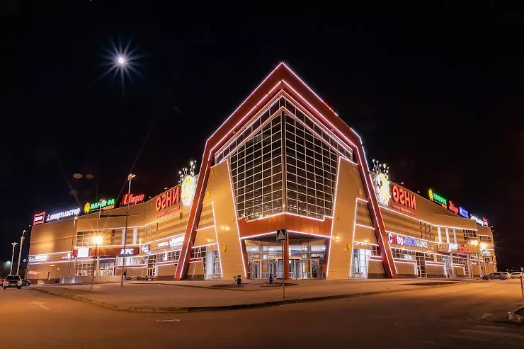 Огни барнаул. ТРЦ огни Барнаул. Антона Петрова огни Барнаул. ТРЦ огни Барнаул магазины. Кинотеатр огни Барнаул.