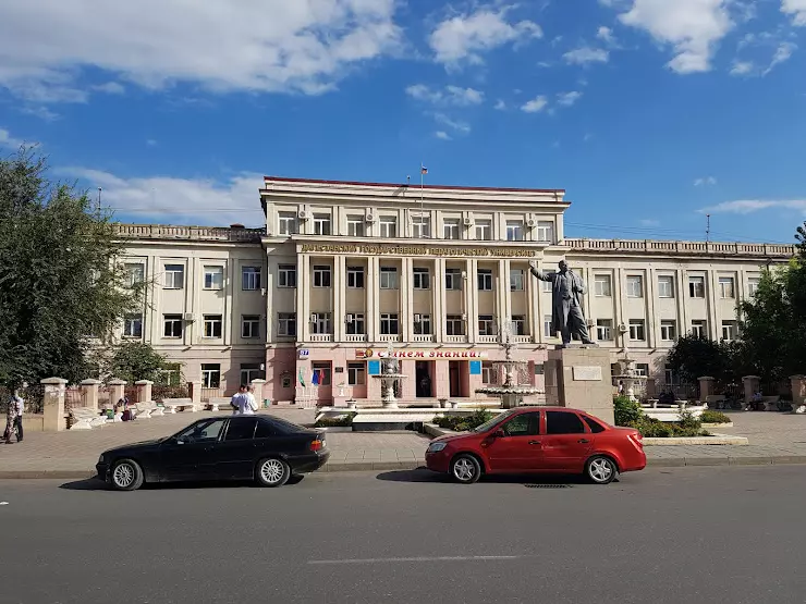 Дги махачкала. ДГПУ Дагестанский государственный педагогический университет. ДГПУ на Ярагского в Махачкале. Улица Ярагского ДГПУ. Пед институт Махачкала.