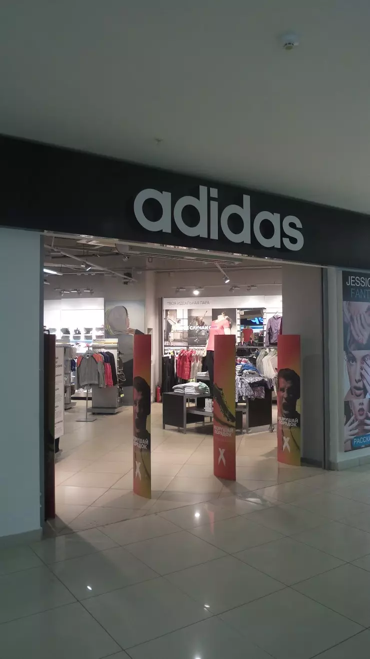 adidas, ТЦ Столица (Автозаводская) в Ижевске, Автозаводская ул., 3А - фото,  отзывы 2024, рейтинг, телефон и адрес