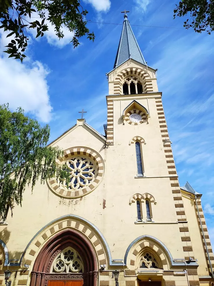 Старосадский пер., 7/10. Лютеранский храм на Покровке Старосадский.