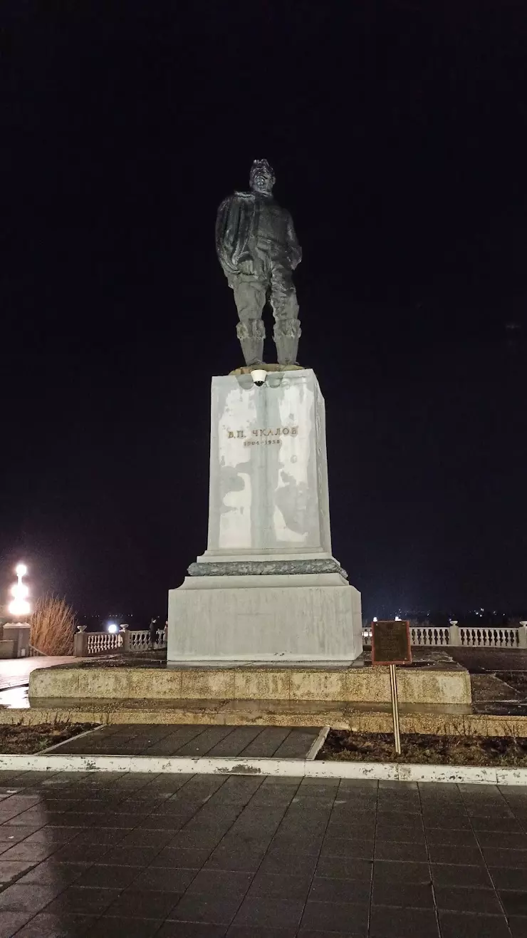 Памятник Чкалову в Оренбурге, Советская ул., 1 - фото, отзывы 2024,  рейтинг, телефон и адрес