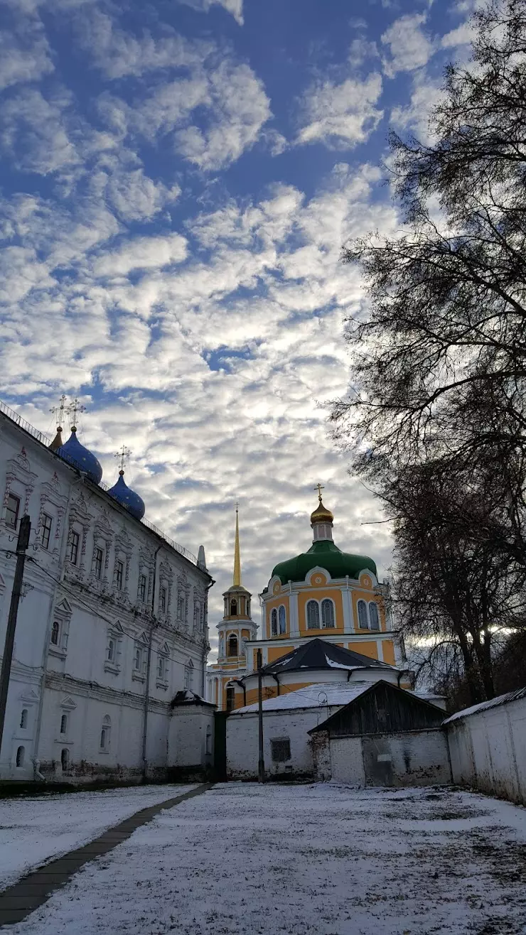 Архиерейский дом (Дворец Олега ) в Рязани, Трубежная наб., 15 - фото,  отзывы 2024, рейтинг, телефон и адрес