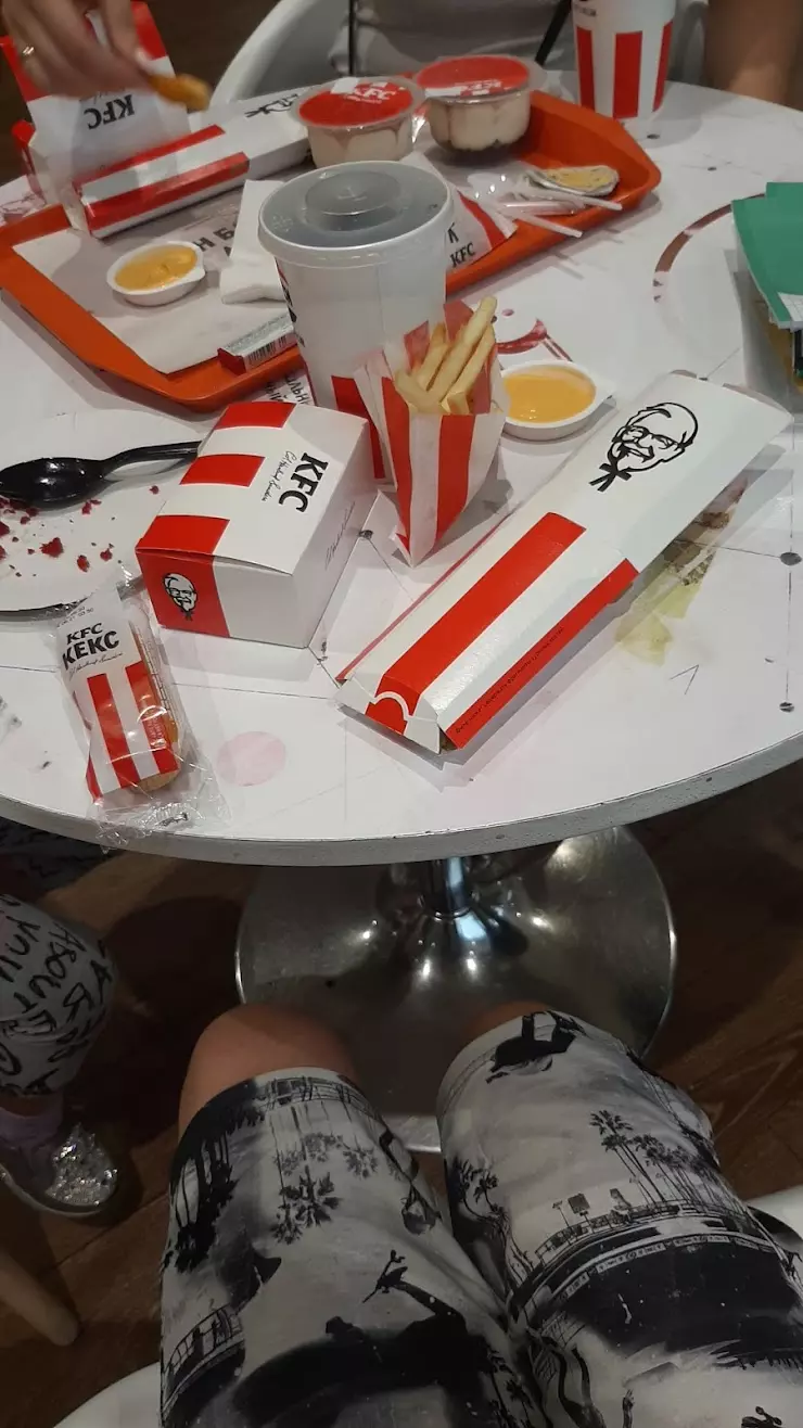 KFC в Иркутске, ул. Сергеева 3/5, ТРЦ Сильвер Молл, фудкорт, 3 этаж - фото,  отзывы 2024, рейтинг, телефон и адрес