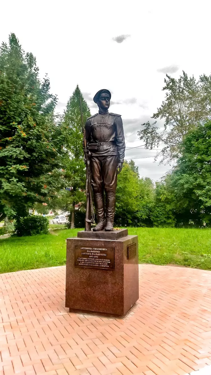 памятник Георгиевскому кавалеру А. Пальшиной в Сарапуле, Pеспублика, ул.  Советская, 69 - фото, отзывы 2024, рейтинг, телефон и адрес