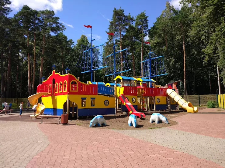 Парк фрегат. Пушкинский парк Сарапул. Пушкинский парк Сарапул аттракционы. Детский парк Сарапул. Ленинский парк Сарапул.