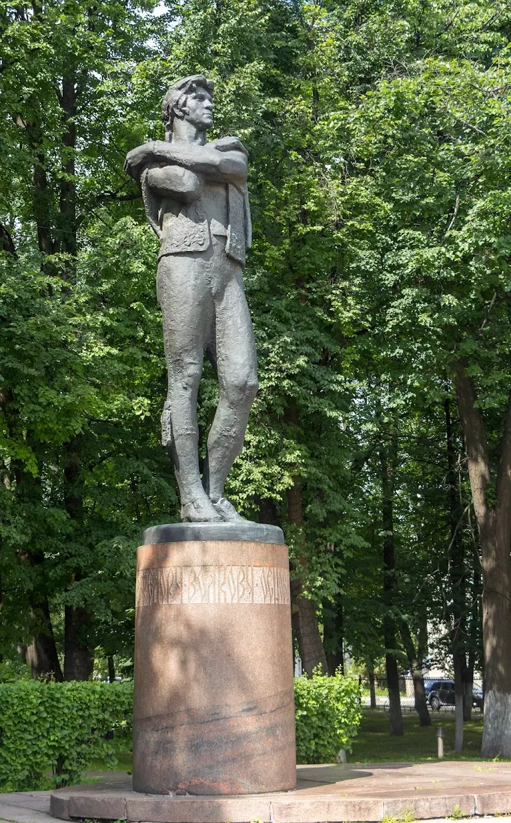 Памятник Фёдору Волкову в Ярославле, ул. Ушинского, 38/2 - фото, отзывы  2024, рейтинг, телефон и адрес