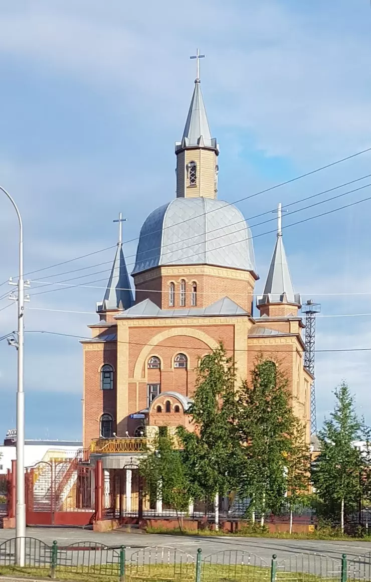 Церковь Христа Спасителя евангельских христиан-баптистов в Сургуте, просп.  Набережный, 9 - фото, отзывы 2024, рейтинг, телефон и адрес