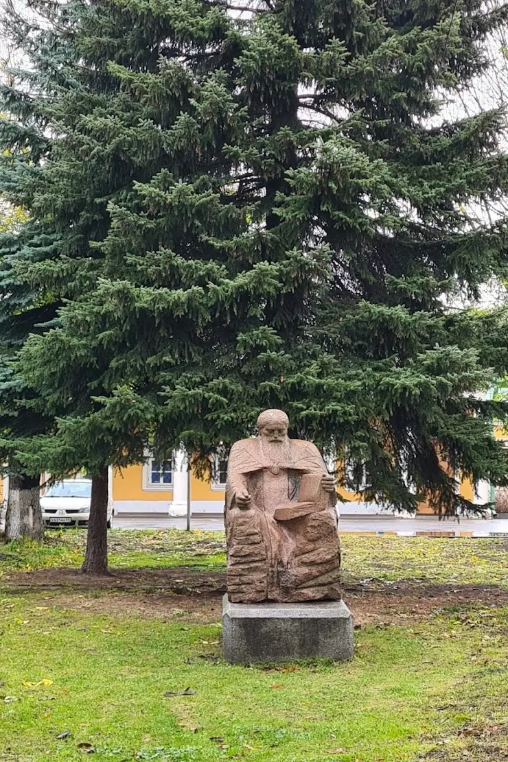 Памятник Святителю Симеону в Твери, Путевой дворец, ул. Советская, 3 -  фото, отзывы 2024, рейтинг, телефон и адрес