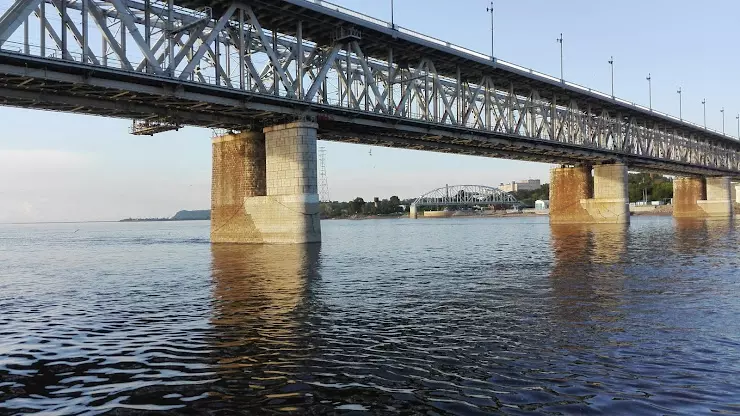 Мостовой хабаровск. Хабаровский мост. Мост через Амур. Мост через Амур рисунок. Мост над Амуром в Хабаровске двухъярусный.