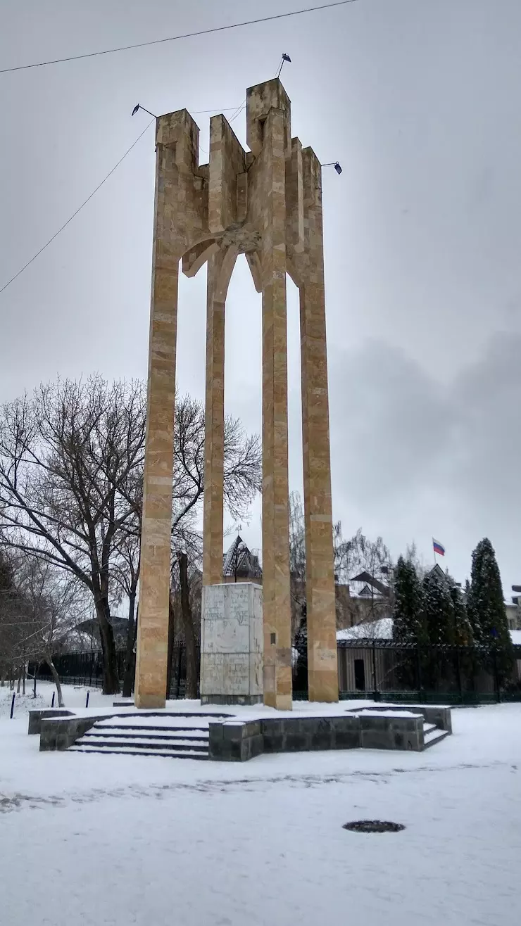 Стелла в честь 200-летия подписания Георгиевского трактата в Георгиевске,  Октябрьская ул., 51 - фото, отзывы 2024, рейтинг, телефон и адрес