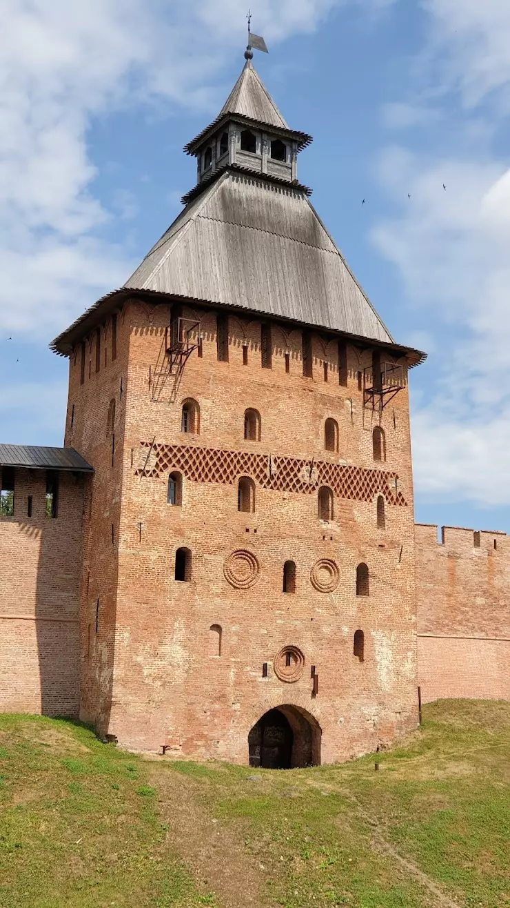 Спасская башня в Великом Новгороде, тер. Кремль, 10к2 - фото, отзывы 2024,  рейтинг, телефон и адрес