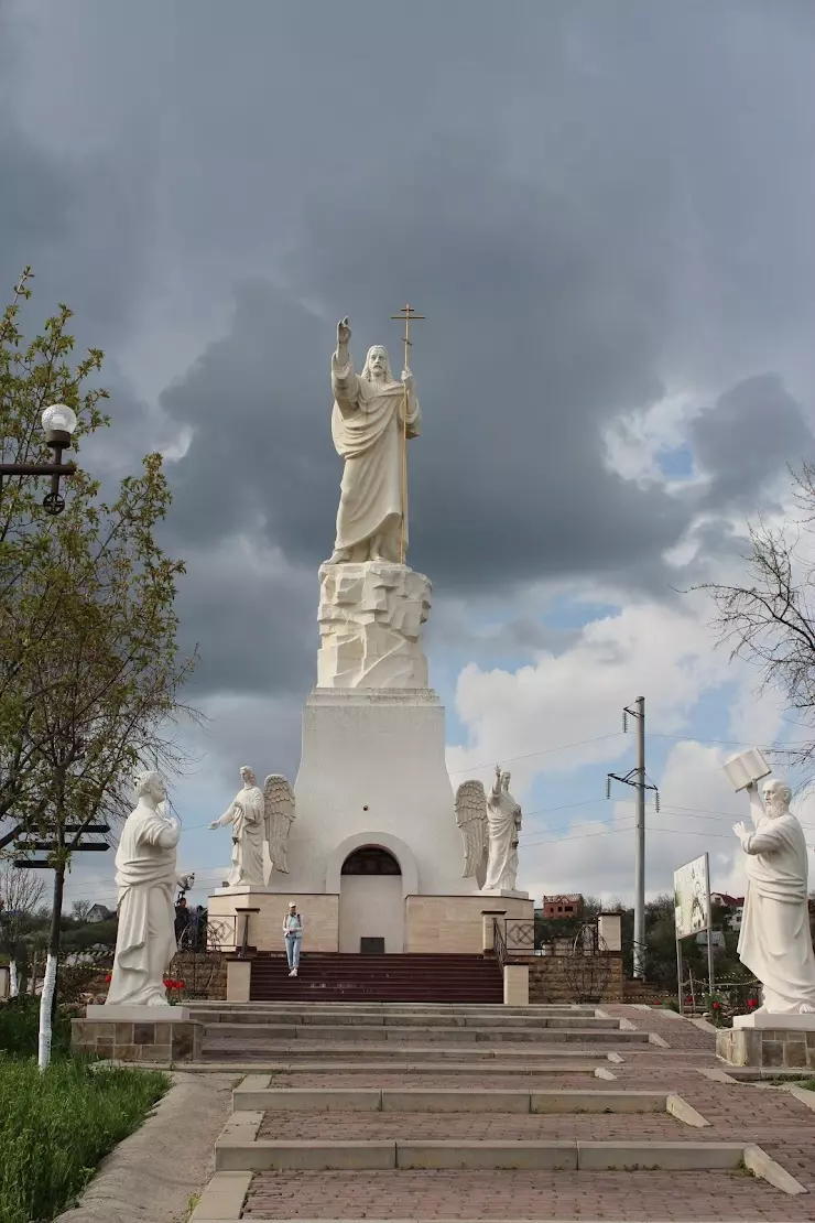 Скульптурный Образ Христа Спасителя Храм Петра и Павла в Ессентуках - фото,  отзывы 2024, рейтинг, телефон и адрес