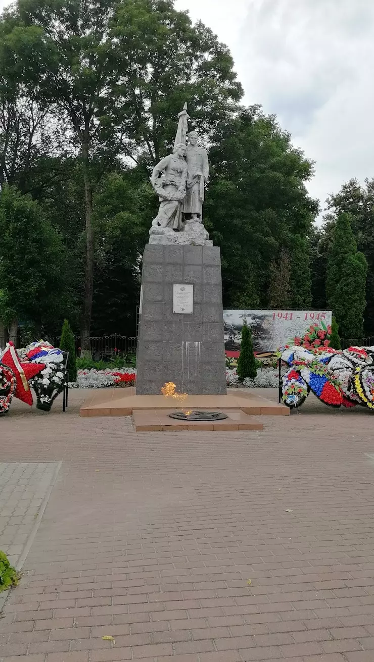 Церковь Воскресения Христова в Почепе, Октябрьская пл., 1 - фото, отзывы  2024, рейтинг, телефон и адрес