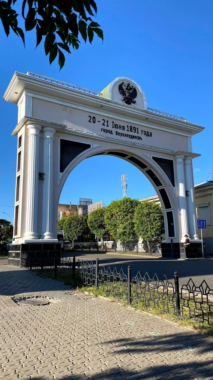 Красавица Ангара Петр Абашеев и Ларисе Сахьяновой, Памятник в Улан-Удэ, ул.  Ербанова, 7 - фото, отзывы 2024, рейтинг, телефон и адрес