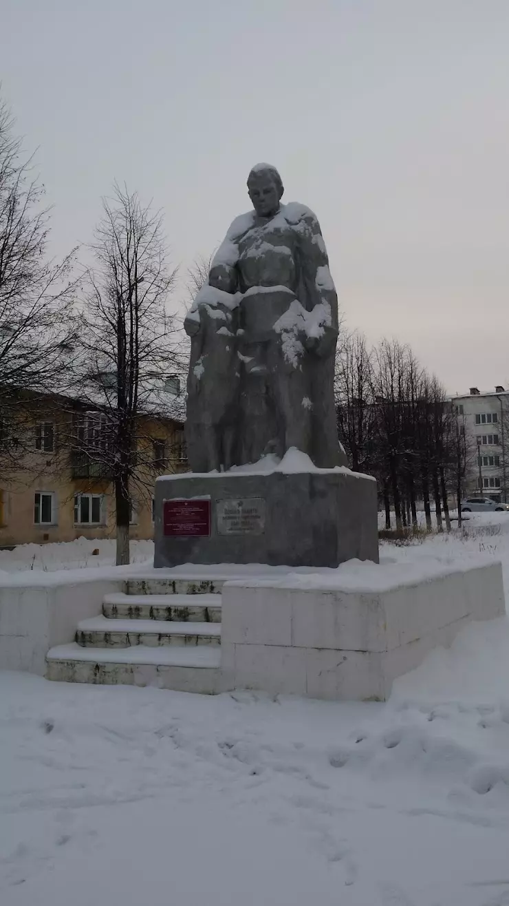 Памятник рабочим завода Дубитель в Можге, Pеспублика, Дубительский пр., 1 -  фото, отзывы 2024, рейтинг, телефон и адрес