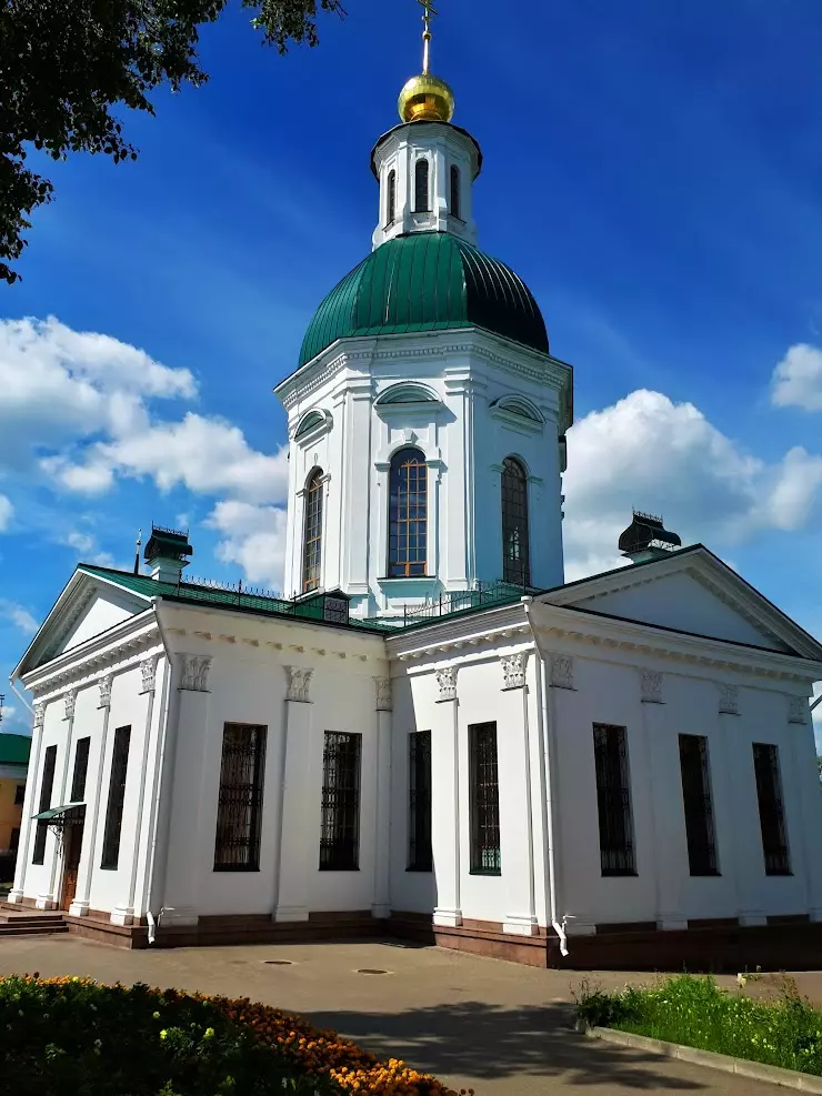 Саровские церкви. Церковь Зосимы и Савватия Саров. Саров храмы. Церкви в городе Сарове. Храммзосимы и Саватия солоыецких.Саров.